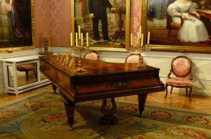 Visita guiada al Museo del romanticismo.La fisgona