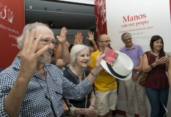 Exposicion Manos con voz propia