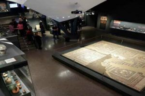 Visita guiada al museo de los orígenes